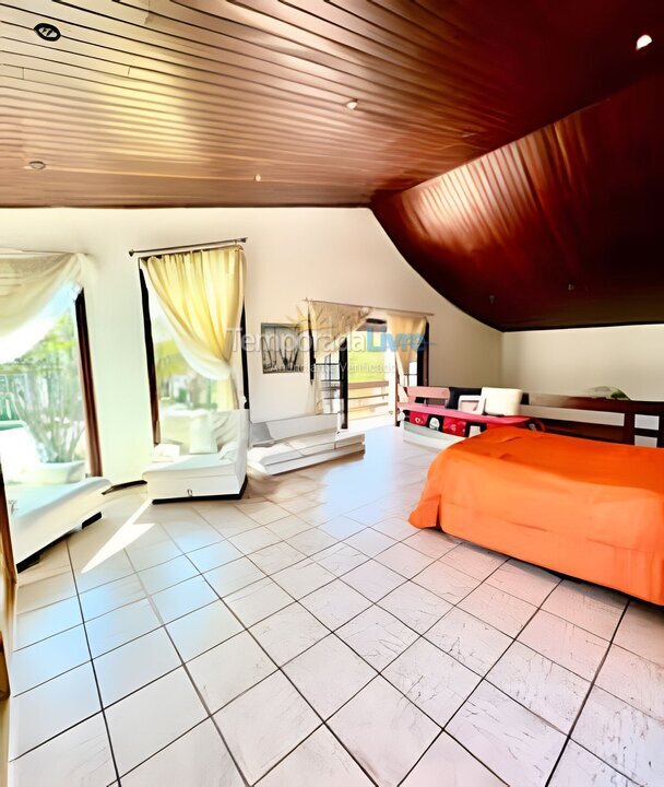 Casa para aluguel de temporada em Guarujá (Jardim Acapulco)