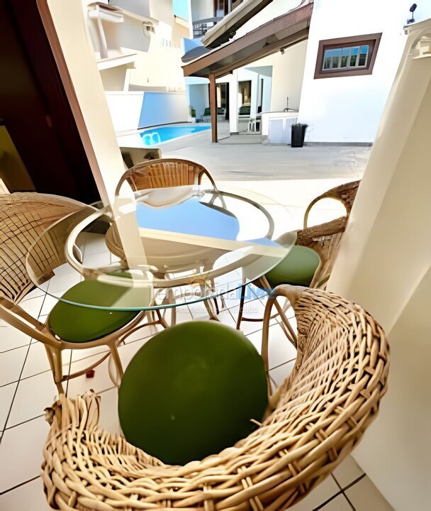 Casa para aluguel de temporada em Guarujá (Jardim Acapulco)