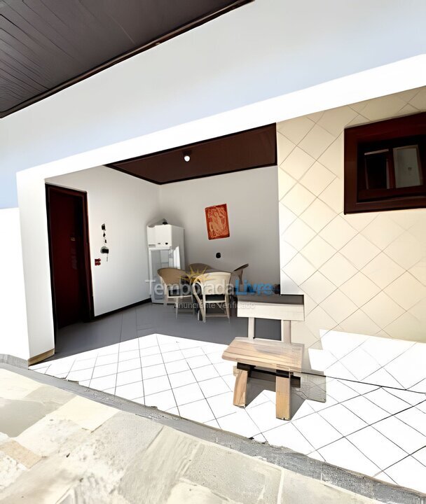Casa para aluguel de temporada em Guarujá (Jardim Acapulco)
