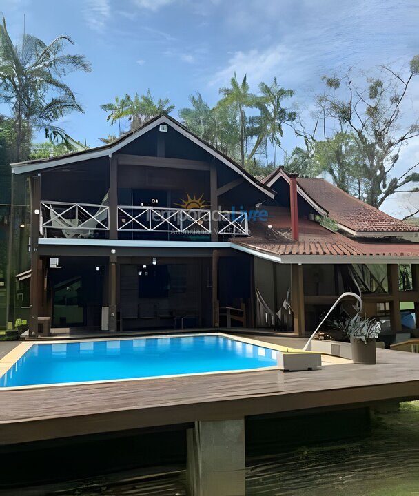 Casa para aluguel de temporada em São Sebastião (Camburi)