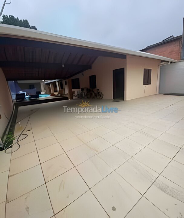 Casa para aluguel de temporada em São Sebastião (Praia do Saco)
