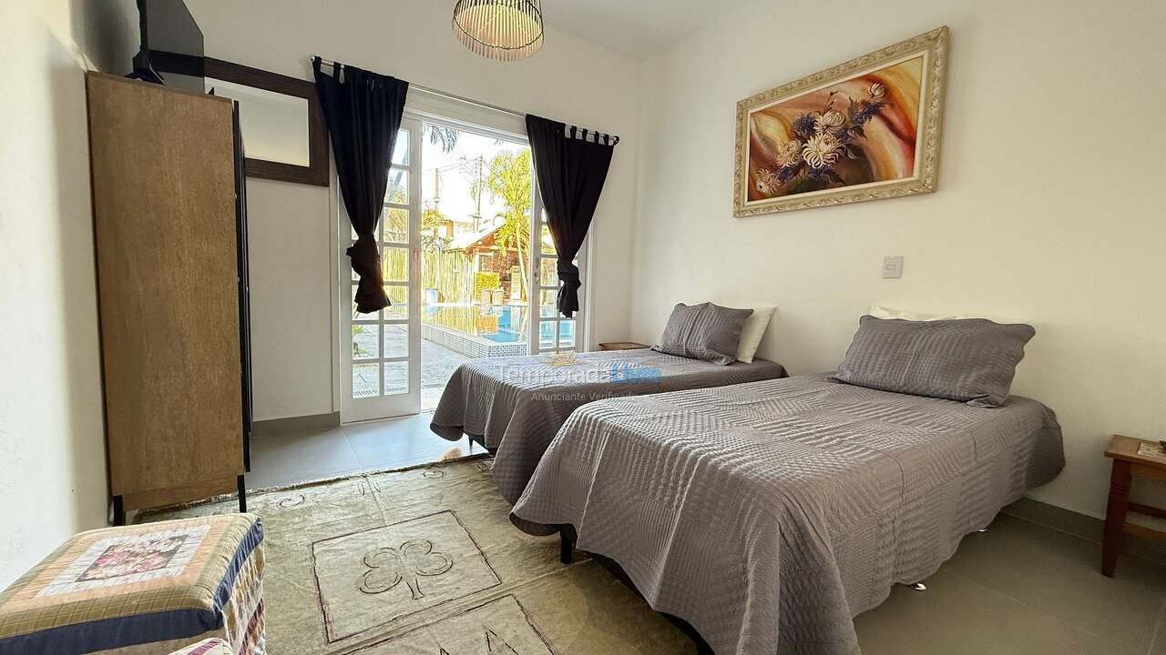 Casa para aluguel de temporada em São Sebastião (Barra do Sahy)