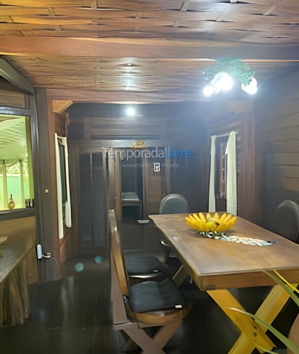 Casa para aluguel de temporada em São Sebastião (Camburi)