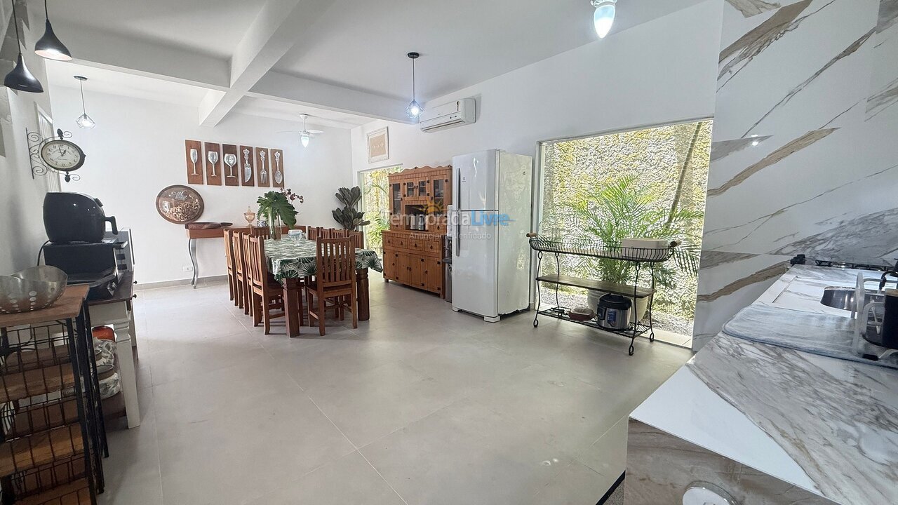 Casa para aluguel de temporada em São Sebastião (Barra do Sahy)