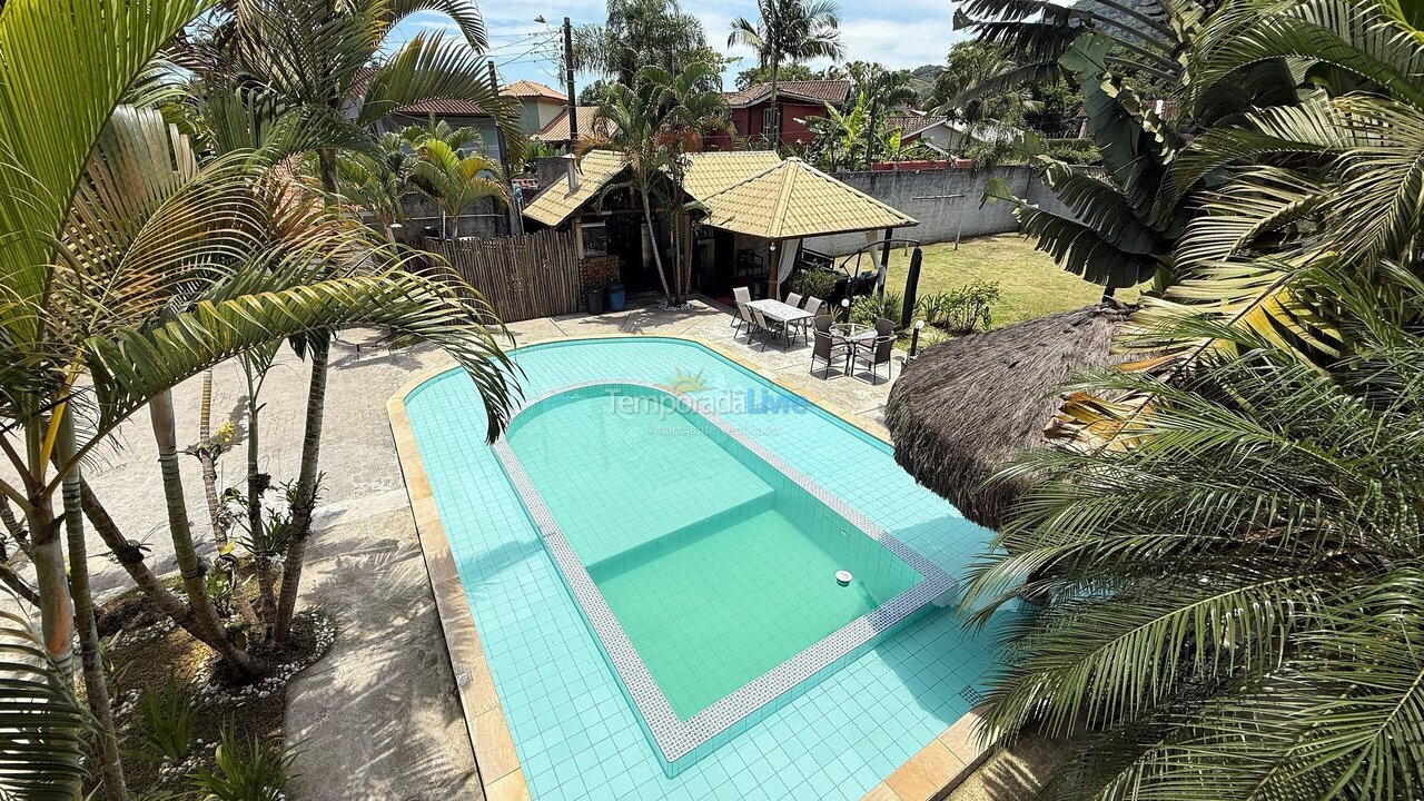 Casa para aluguel de temporada em São Sebastião (Barra do Sahy)