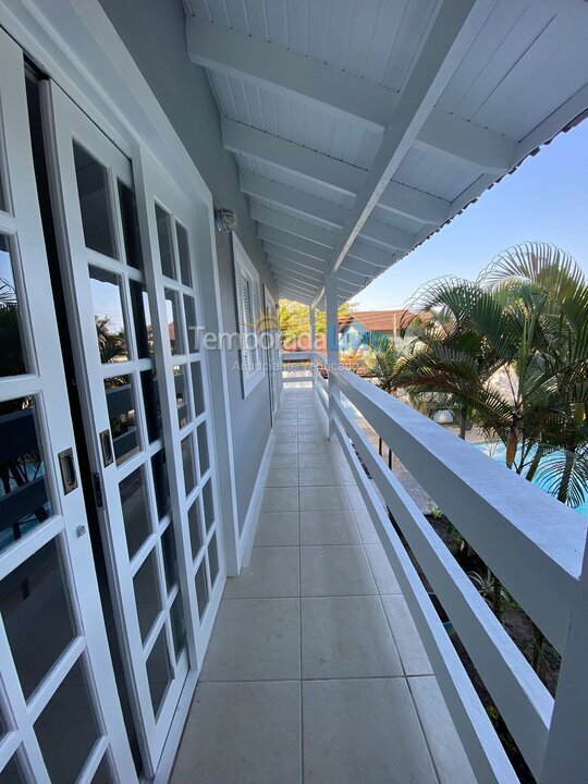 Casa para aluguel de temporada em São Sebastião (Barra do Sahy)