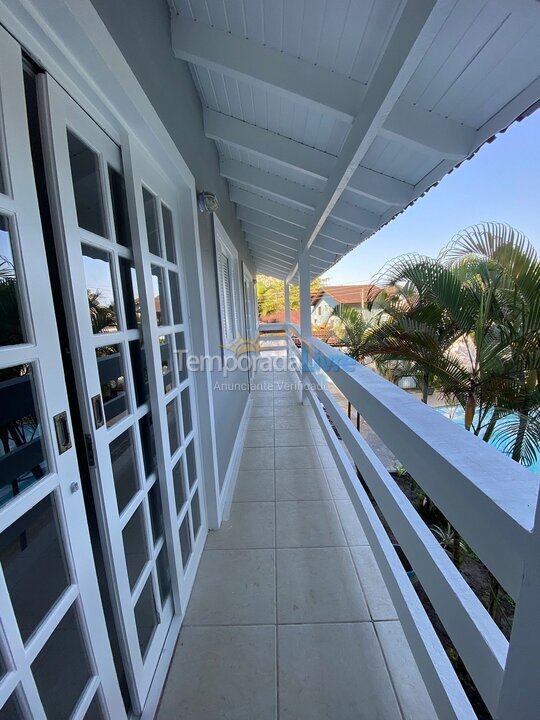 Casa para aluguel de temporada em São Sebastião (Barra do Sahy)