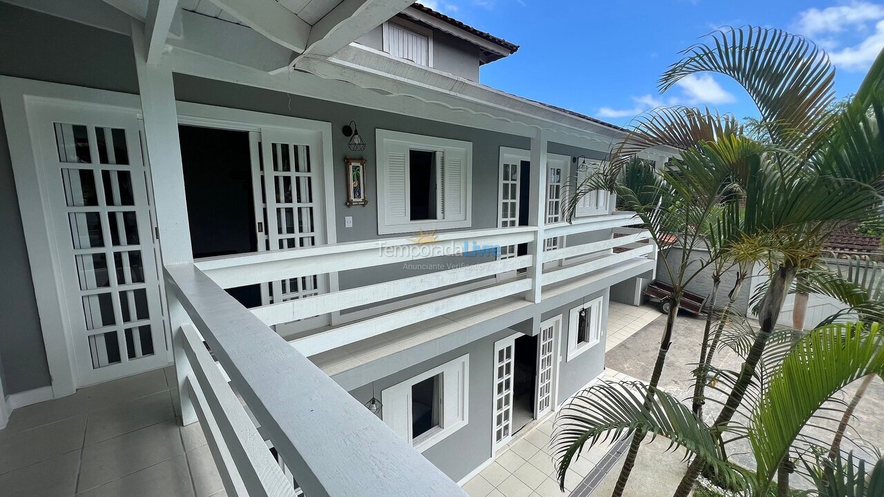 Casa para aluguel de temporada em São Sebastião (Barra do Sahy)