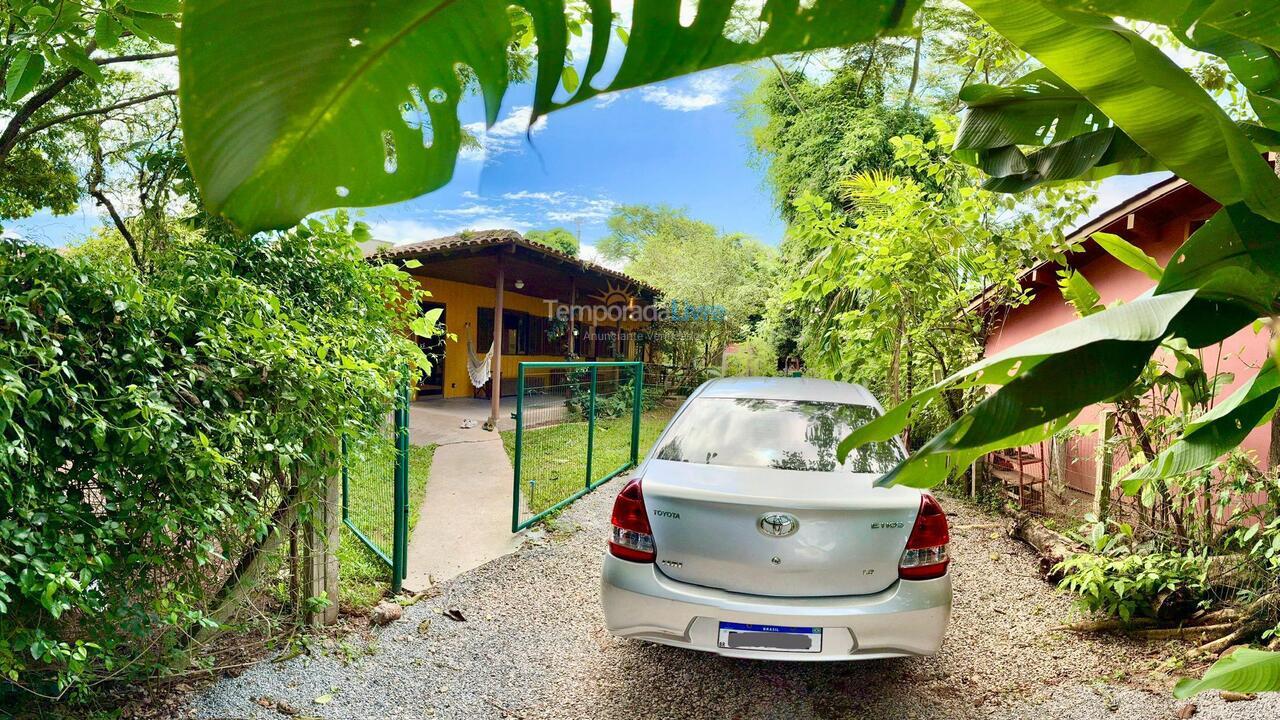 Casa para aluguel de temporada em Florianopolis (Campeche)
