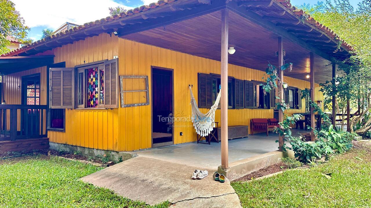 Casa para aluguel de temporada em Florianopolis (Campeche)