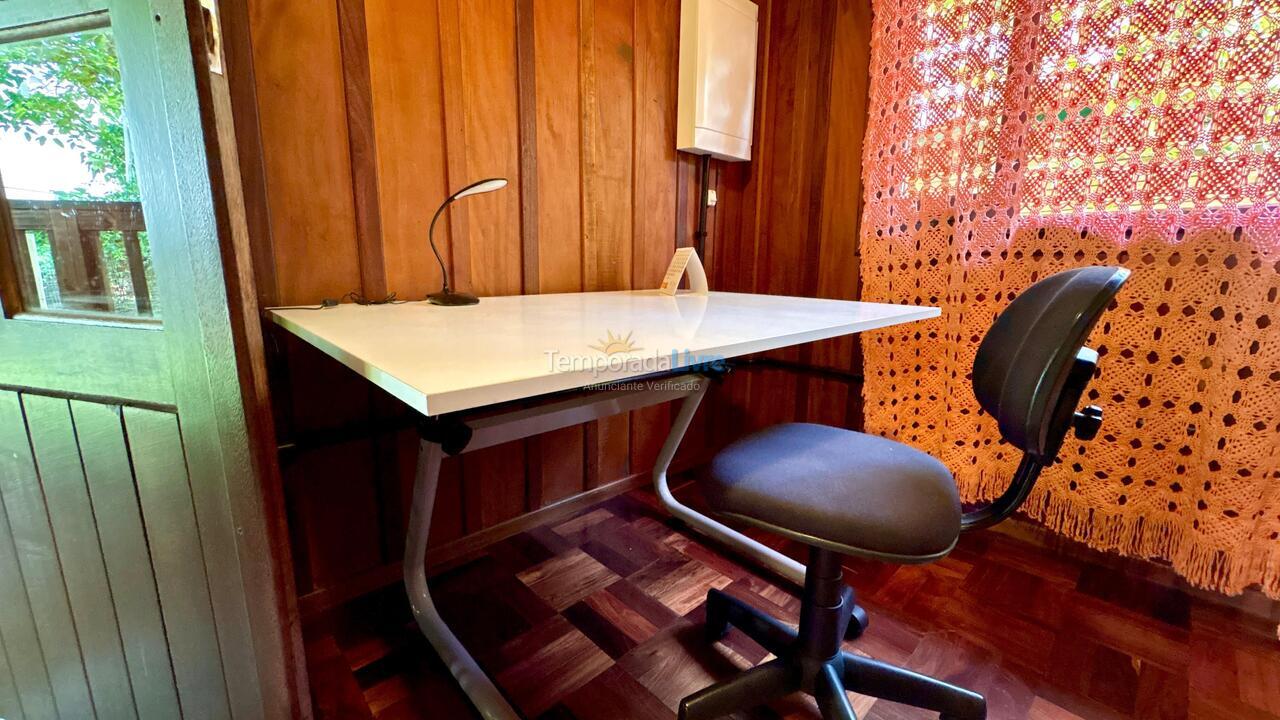 Casa para aluguel de temporada em Florianopolis (Campeche)