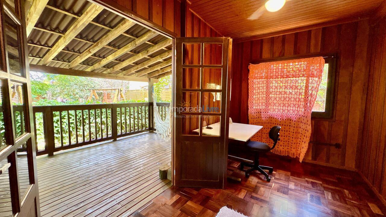 Casa para aluguel de temporada em Florianopolis (Campeche)