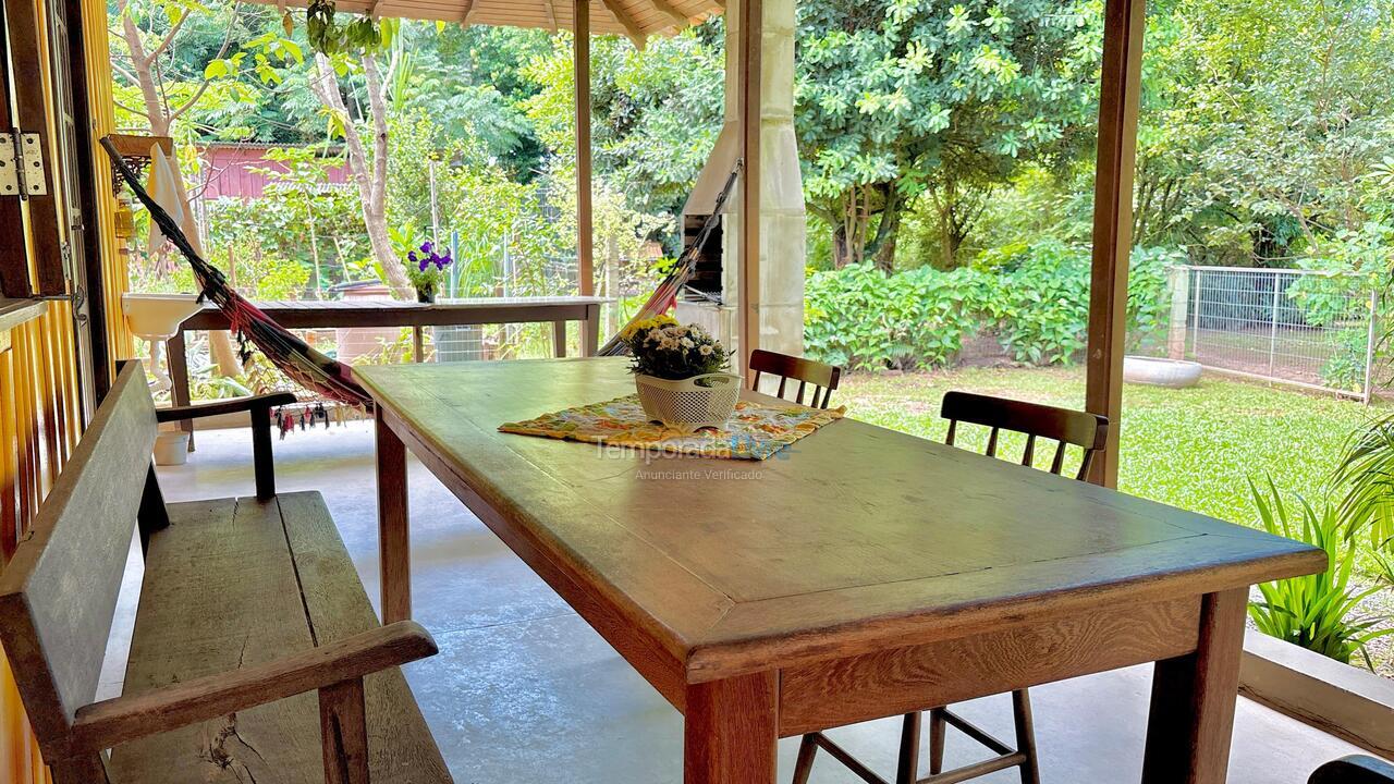 Casa para aluguel de temporada em Florianopolis (Campeche)