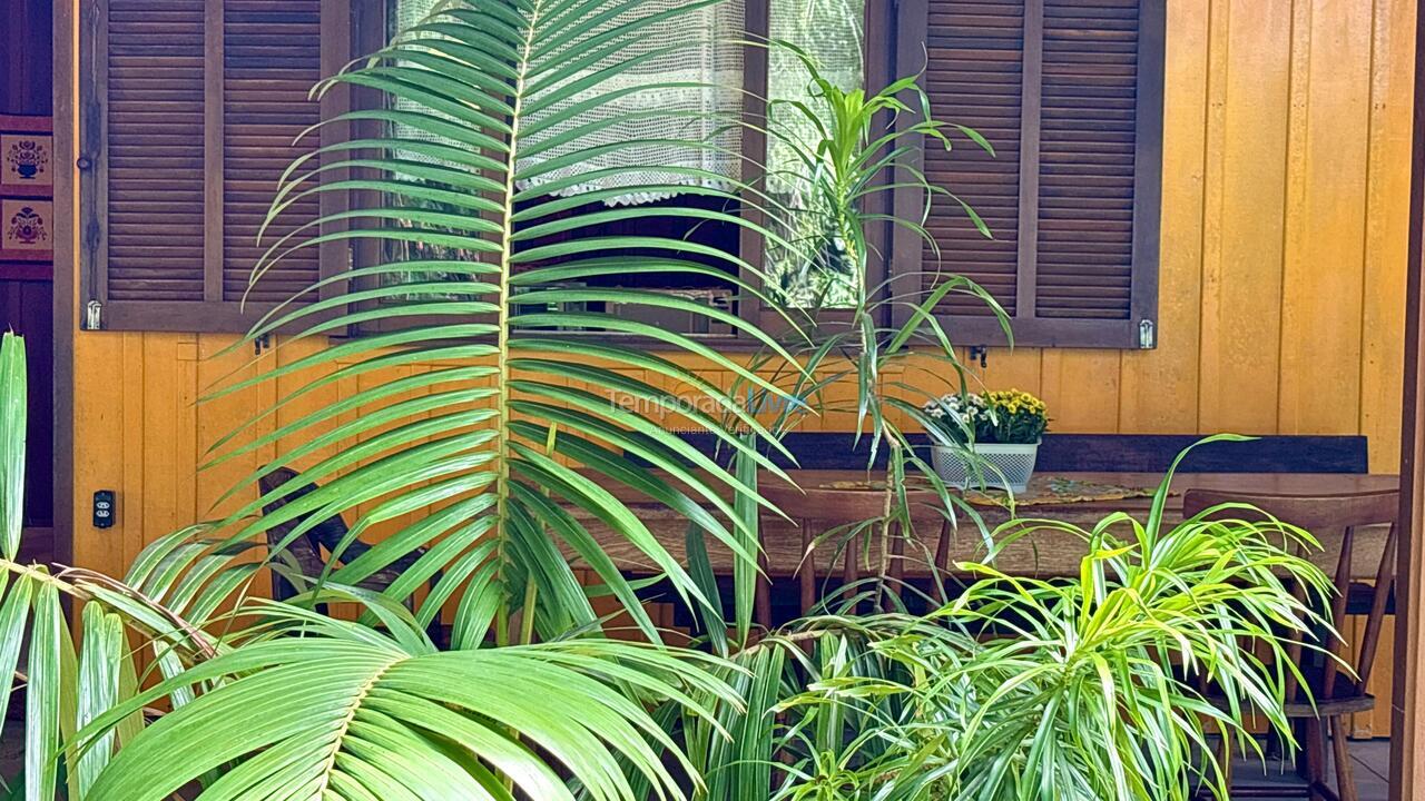 Casa para aluguel de temporada em Florianopolis (Campeche)