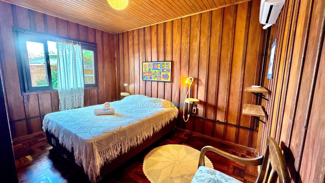 Casa para aluguel de temporada em Florianopolis (Campeche)