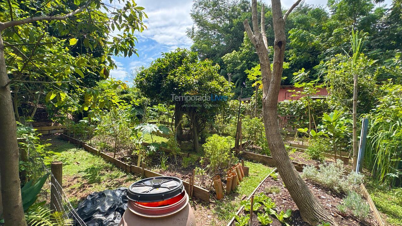 Casa para aluguel de temporada em Florianopolis (Campeche)