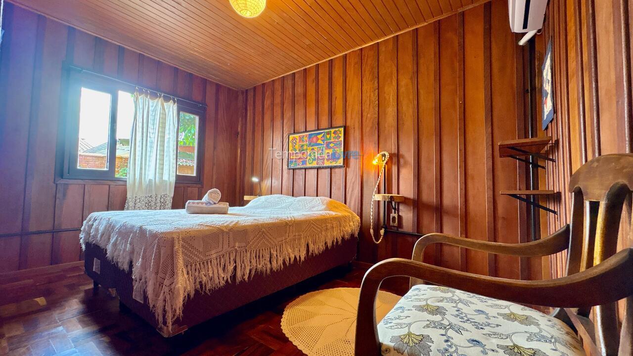 Casa para aluguel de temporada em Florianopolis (Campeche)