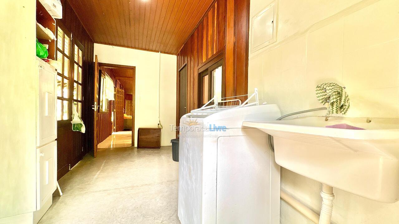 Casa para aluguel de temporada em Florianopolis (Campeche)