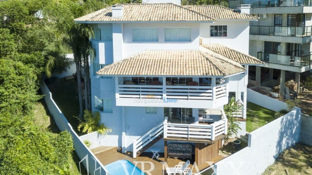 House for vacation rental in Bombinhas (Praia de Zimbros)