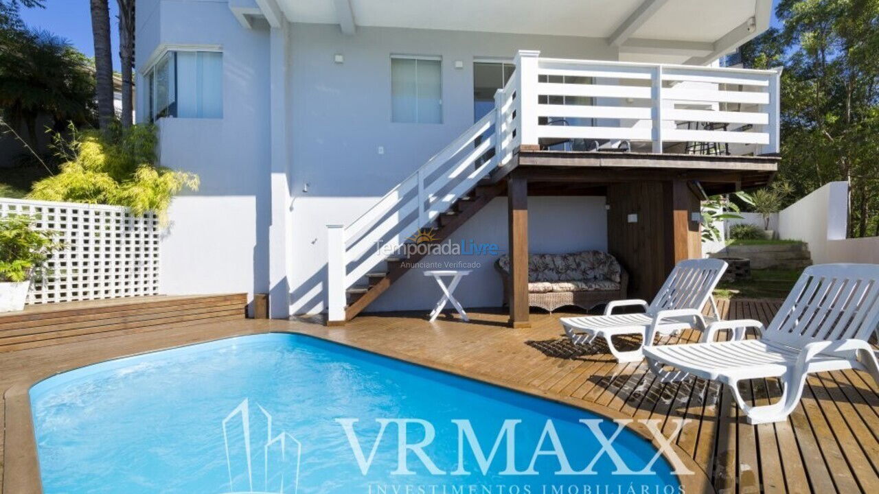 House for vacation rental in Bombinhas (Praia de Zimbros)