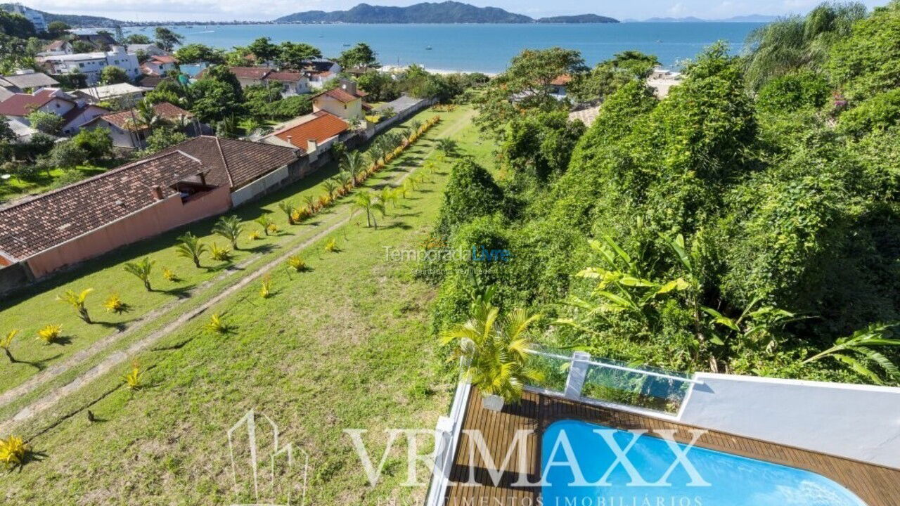 House for vacation rental in Bombinhas (Praia de Zimbros)