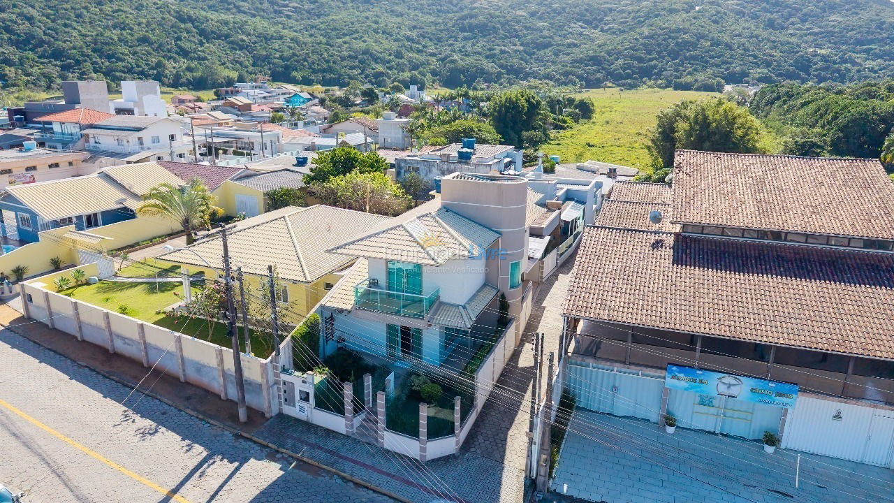 House for vacation rental in Bombinhas (Praia de Zimbros)