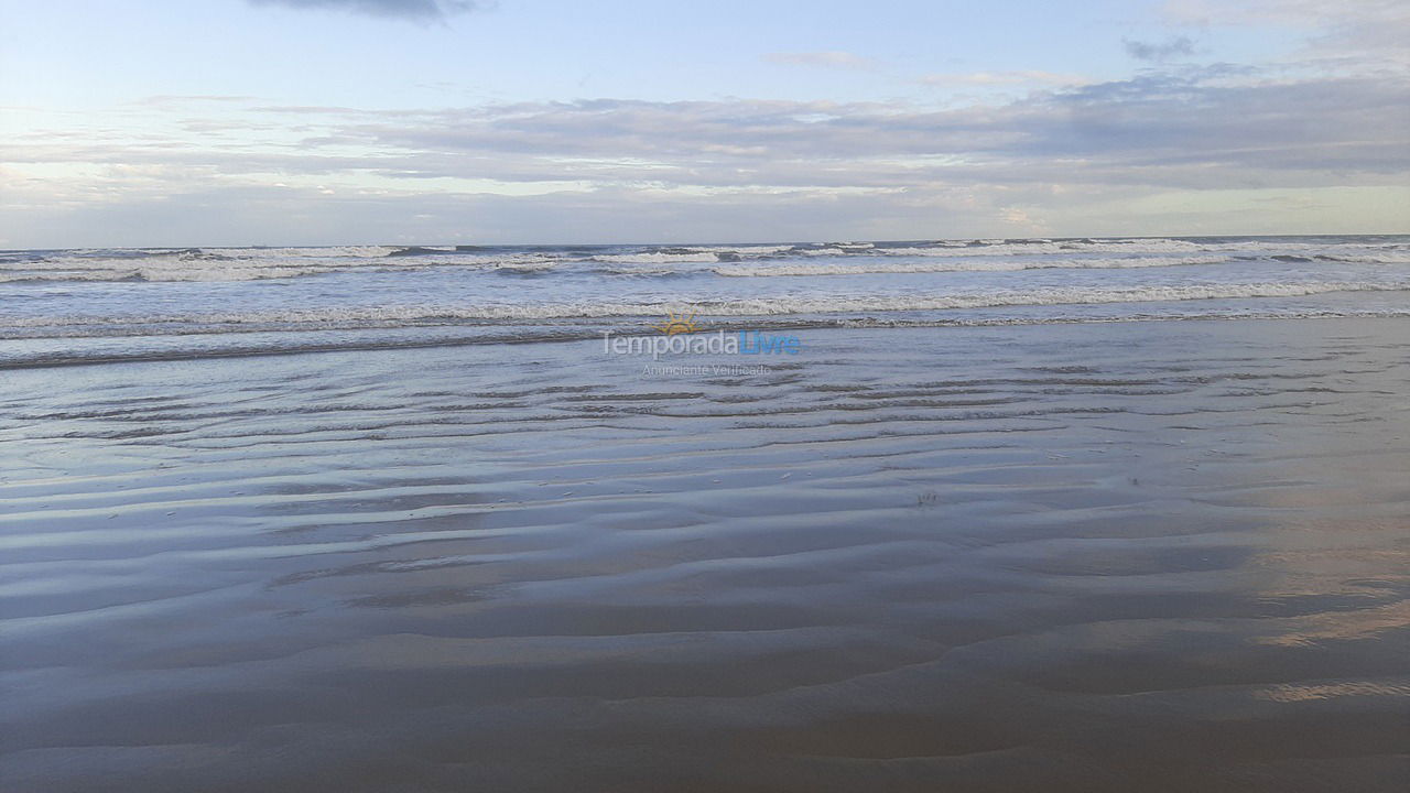 Casa para aluguel de temporada em Praia Grande (Aviação)