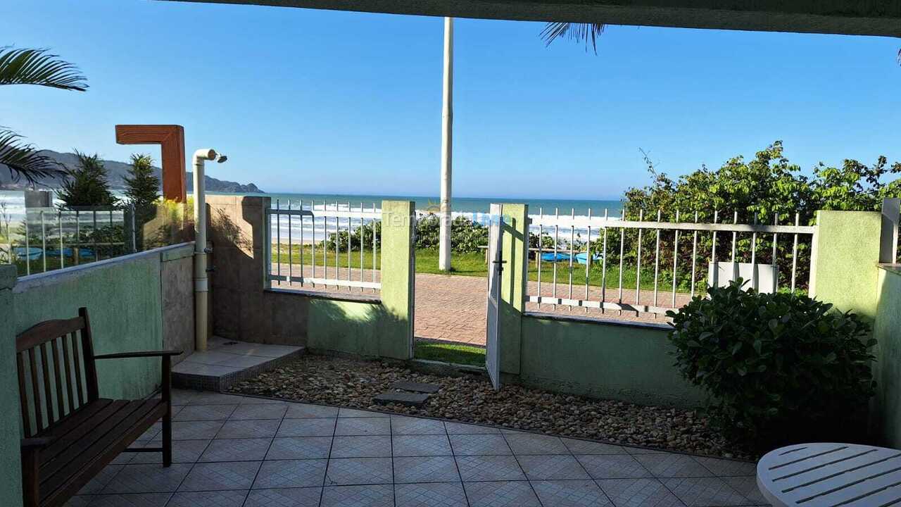 Casa para aluguel de temporada em Bombinhas (Praia de Bombas)
