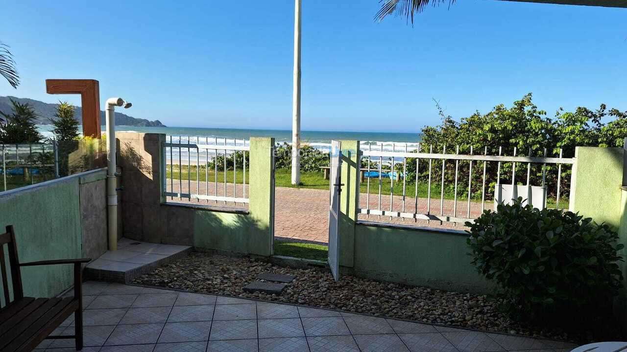 Casa para aluguel de temporada em Bombinhas (Praia de Bombas)