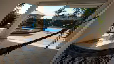 CASA DE ALTO STANDARD CON PISCINA CERCA DE LA PLAYA Y COMERCIOS EN GENERAL