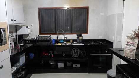 BEAUTIFUL HOUSE UP TO 10 PEOPLE POOL WIFI BARBECUE