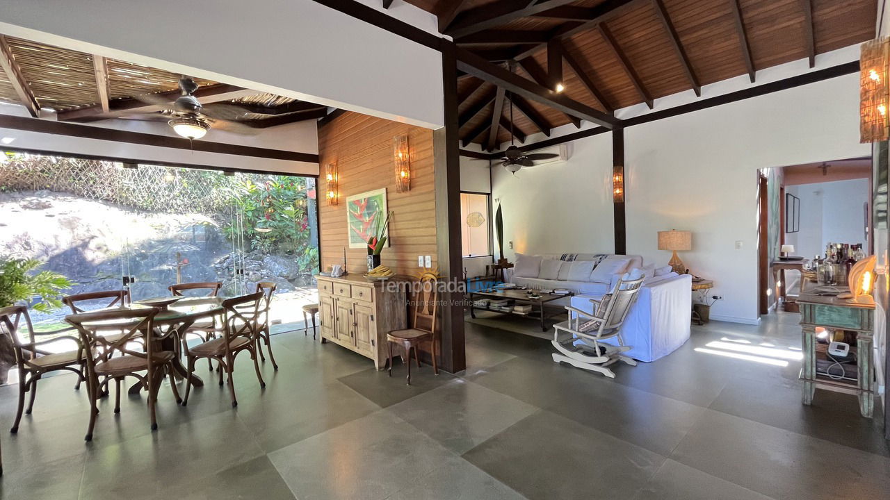 Casa para aluguel de temporada em São Sebastião (Camburi)