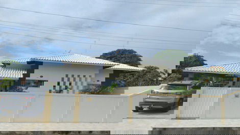 Beautiful house in Camaçari for 10 people with swimming pool in a gated community