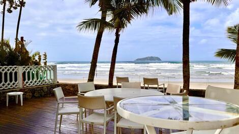 Linda casa pé na areia para locação