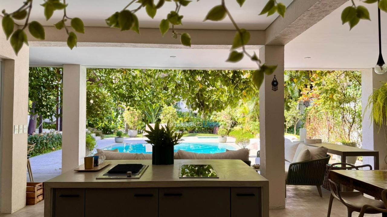 Casa para alquiler de vacaciones em São Sebastião (Praia da Baleia)