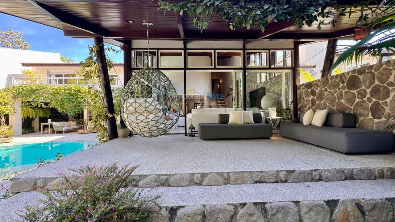 Casa para alquiler de vacaciones em São Sebastião (Praia da Baleia)
