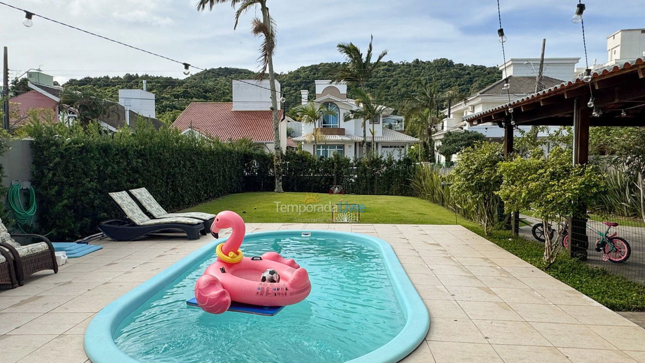 House for vacation rental in Florianópolis (Jurere Tradicional)