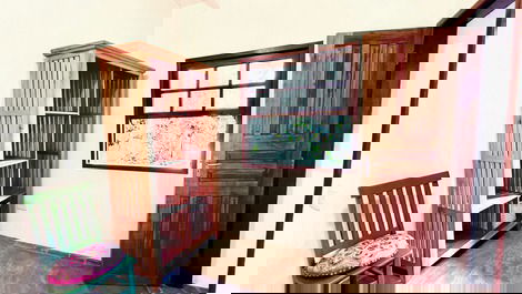 Detalhe dormitório com cama de casal