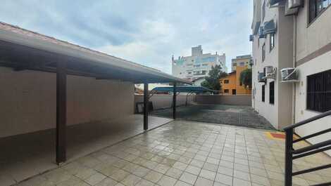 001F - Hermoso apartamento de 1 dormitorio en el centro de Bombinhas.