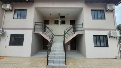 001F - Hermoso apartamento de 1 dormitorio en el centro de Bombinhas.