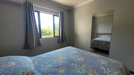 001F - Hermoso apartamento de 1 dormitorio en el centro de Bombinhas.