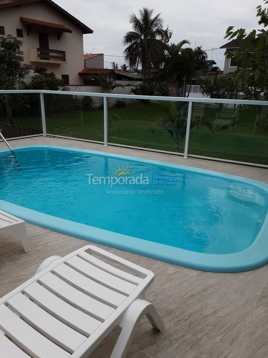 Casa para alquiler de vacaciones em Caraguatatuba (Praia Massaguaçu)