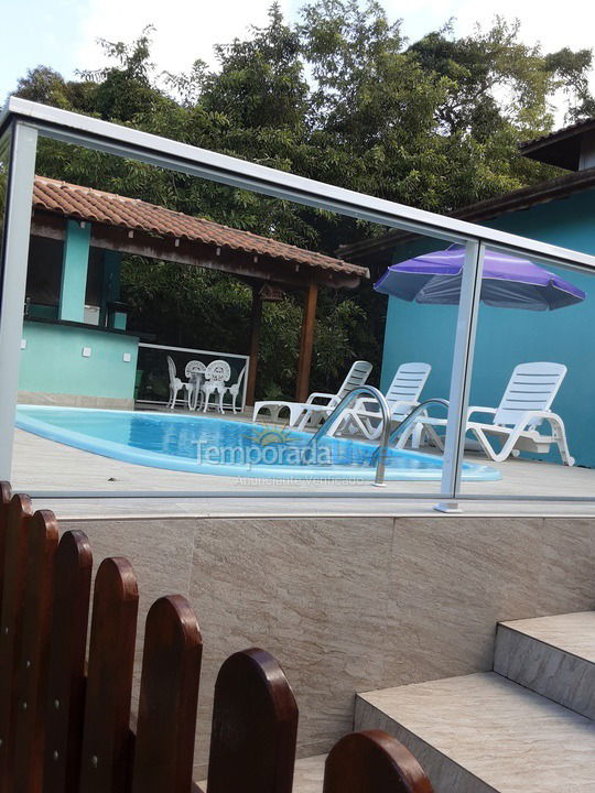 Casa para alquiler de vacaciones em Caraguatatuba (Praia Massaguaçu)