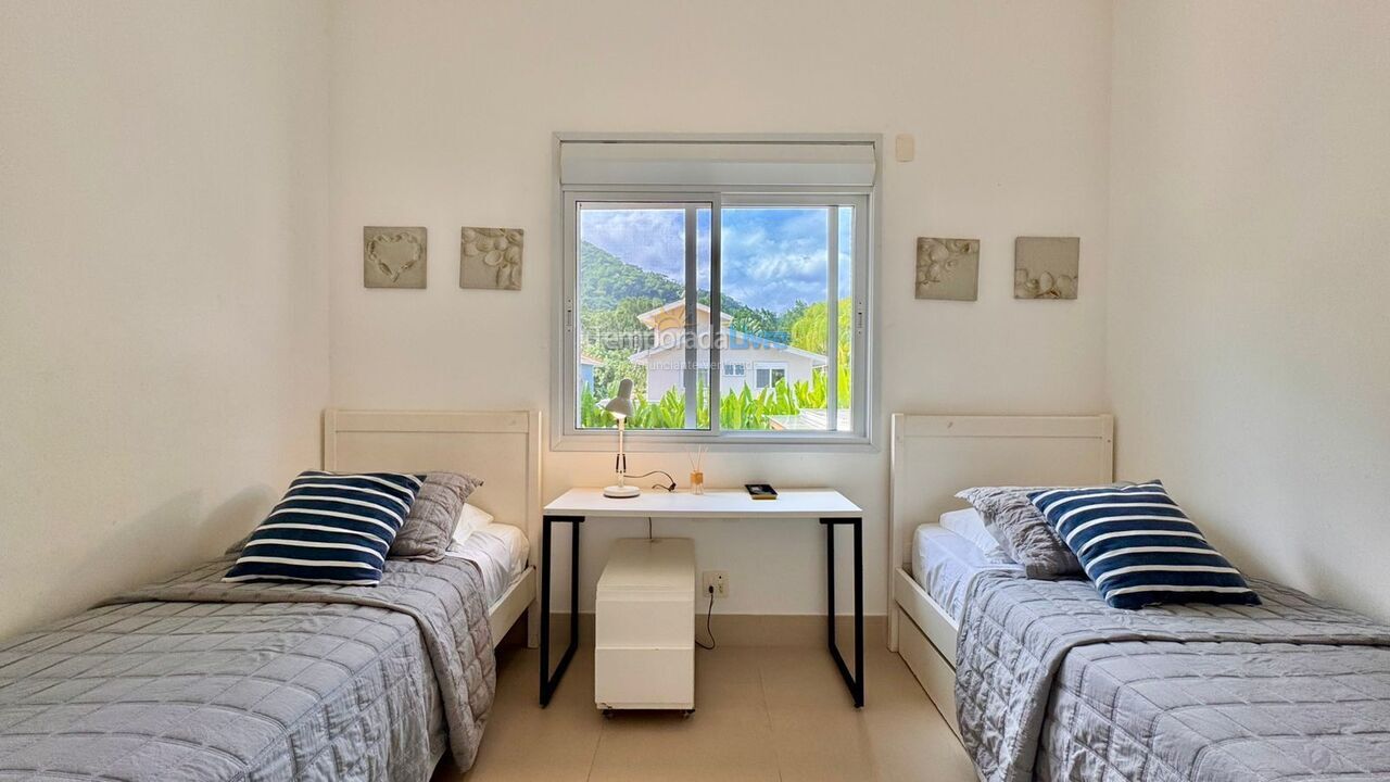 Casa para aluguel de temporada em São Sebastião (Praia da Baleia)