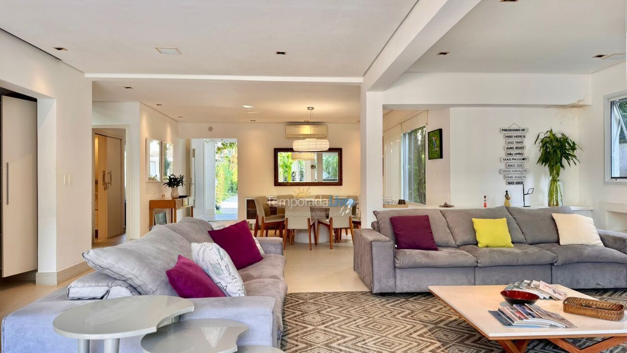 Casa para aluguel de temporada em São Sebastião (Praia da Baleia)