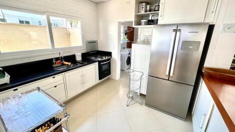 Casa em condomínio pé na areia - Praia de Juquehy