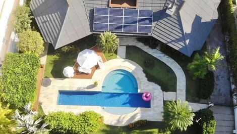 CASA COM 3 SUÍTES E PISCINA