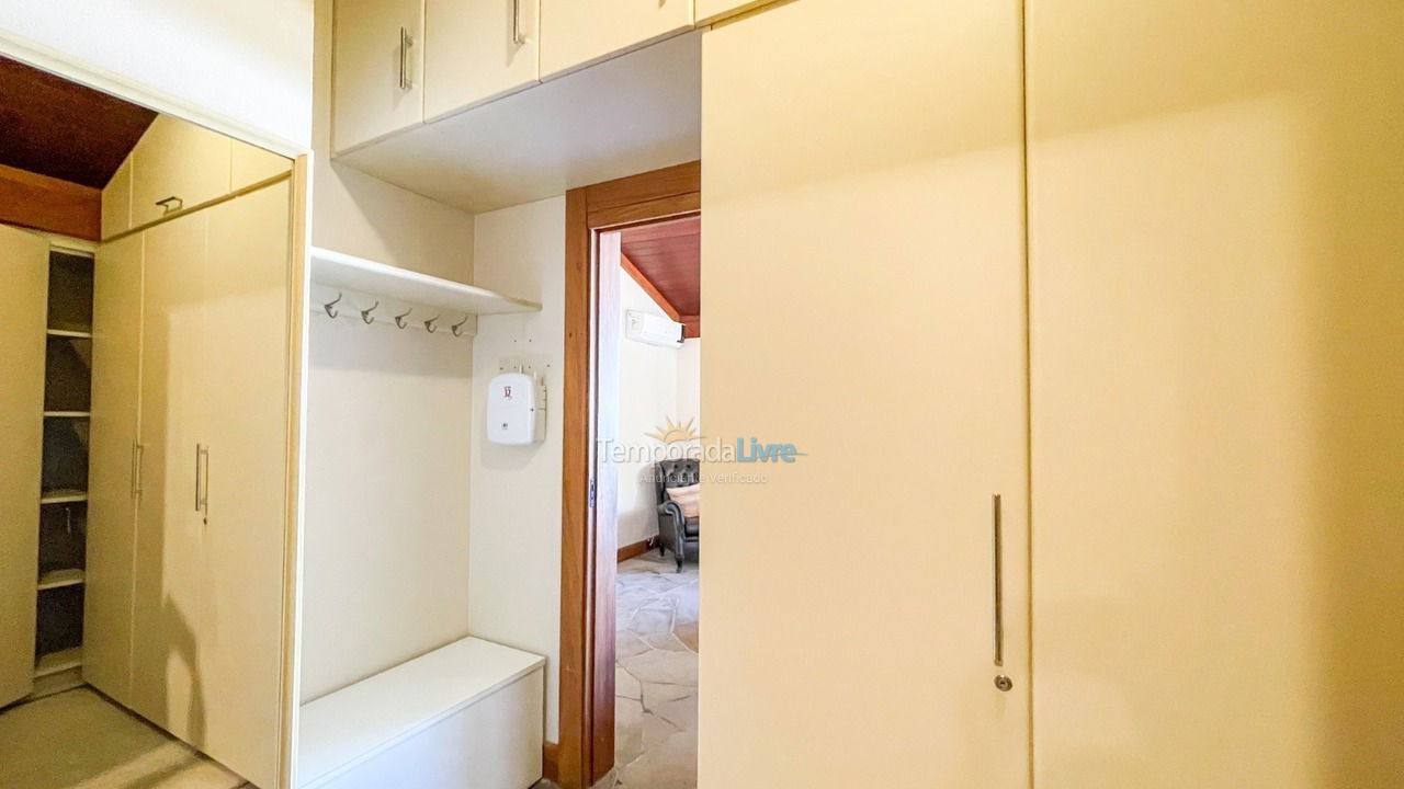 Casa para aluguel de temporada em Florianopolis (Jurerê Internacional)