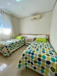 Apartamento 3 dormitorios localizado a 100mts do mar