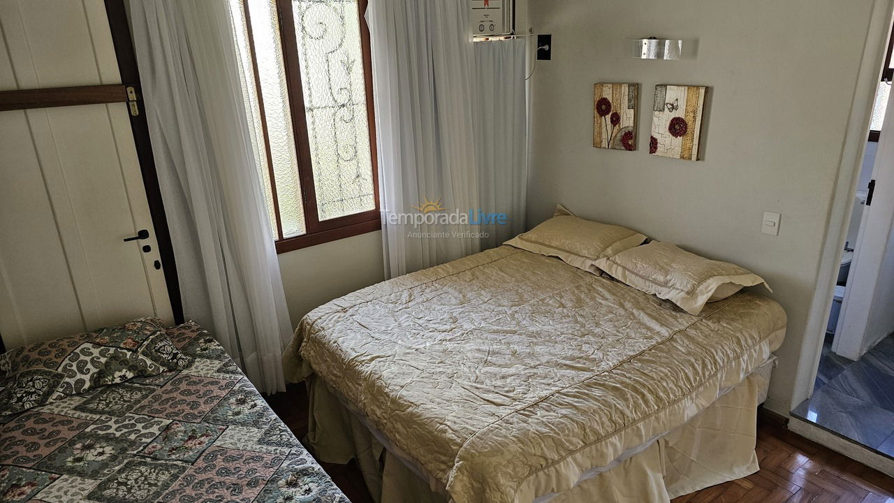 Casa para aluguel de temporada em Guarapari (Praia das Castanheiras)